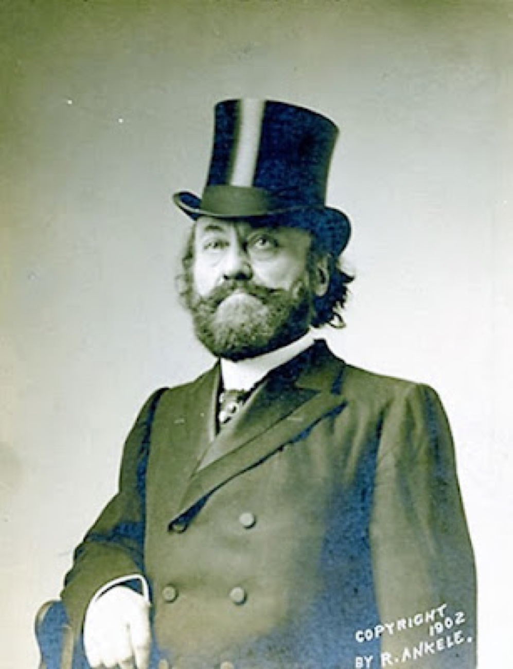 Portrait de Buatier de Kolta en haut-de-forme, illusionniste lyonnais