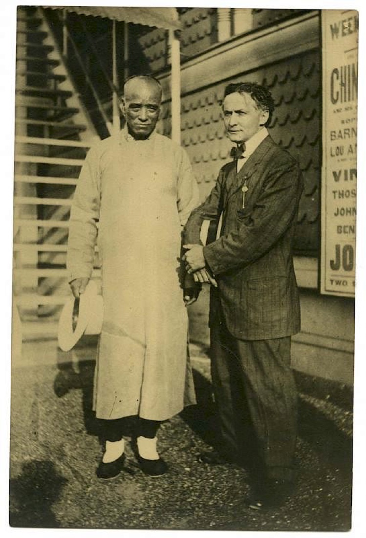 Le vrai Ching Ling Foo aux côtés de Harry Houdini