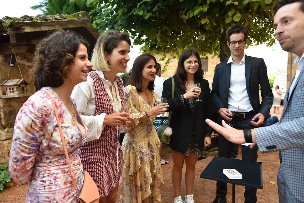 Close-up en cocktail, la magie de proximité à Grenoble