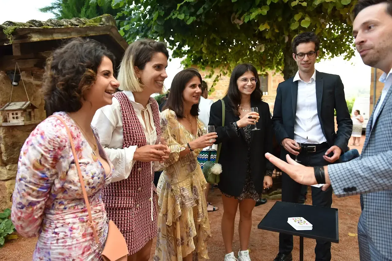 Close-up en cocktail, la magie de proximité à Vienne