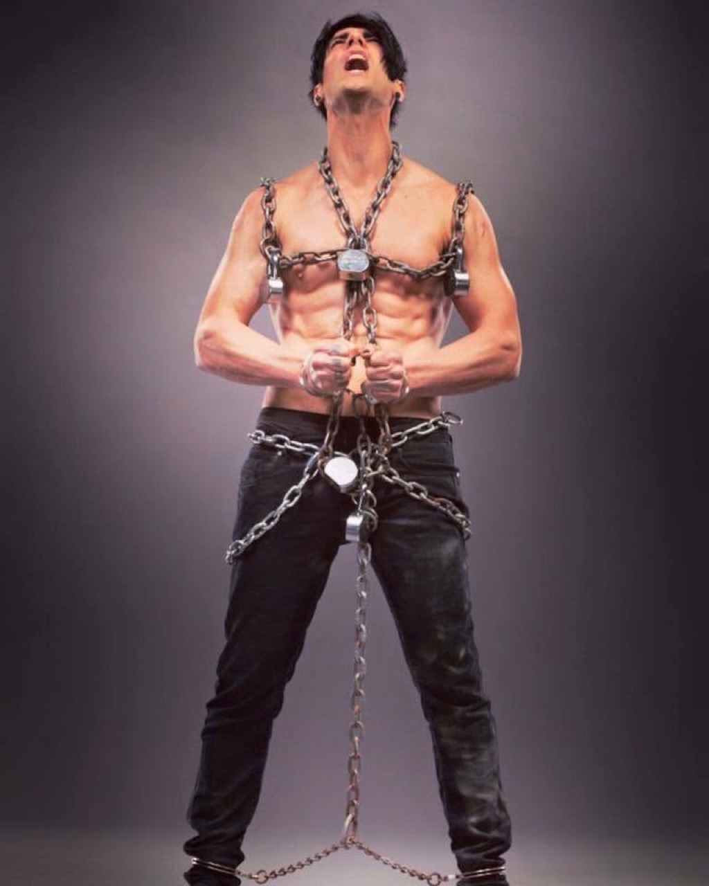 Criss Angel enchaîné, hommage à Houdini