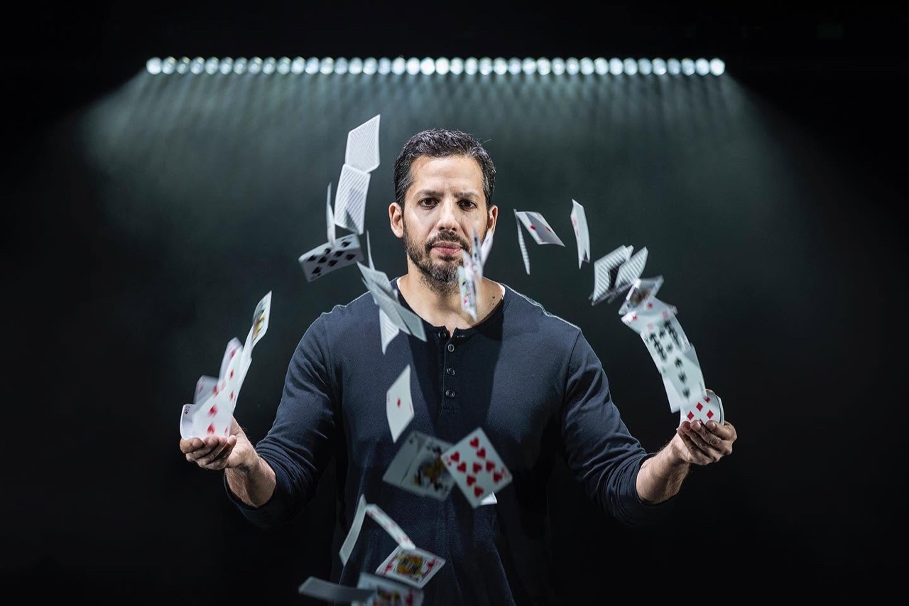 David Blaine en close-up avec des cartes