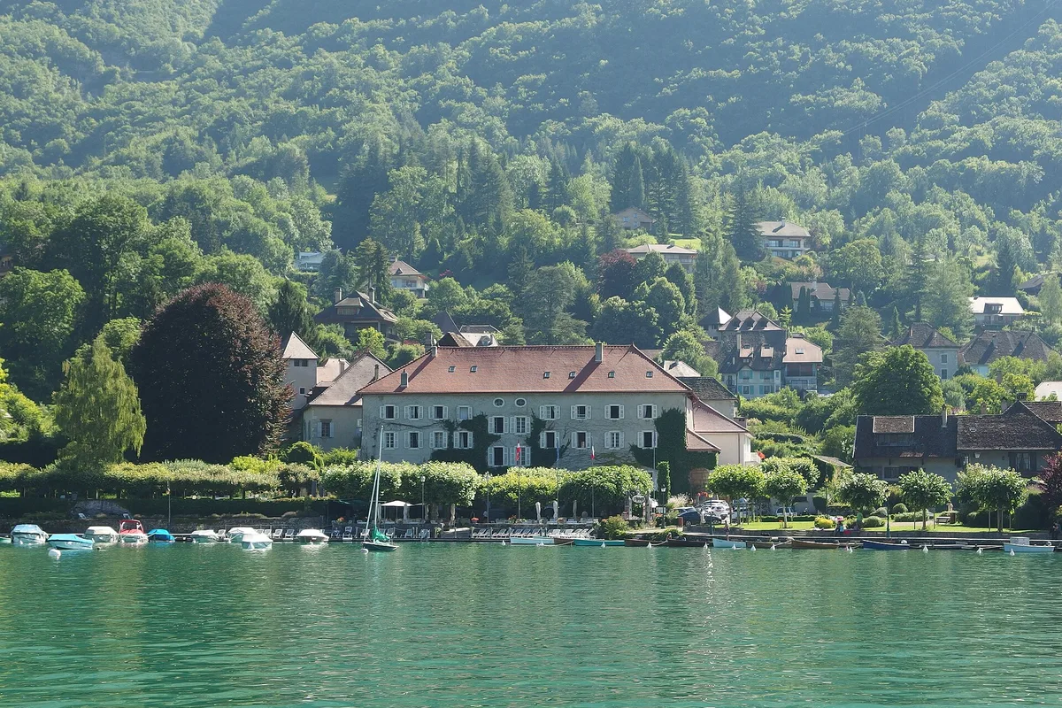 Abbaye de Talloires au bord du lac d'Annecy