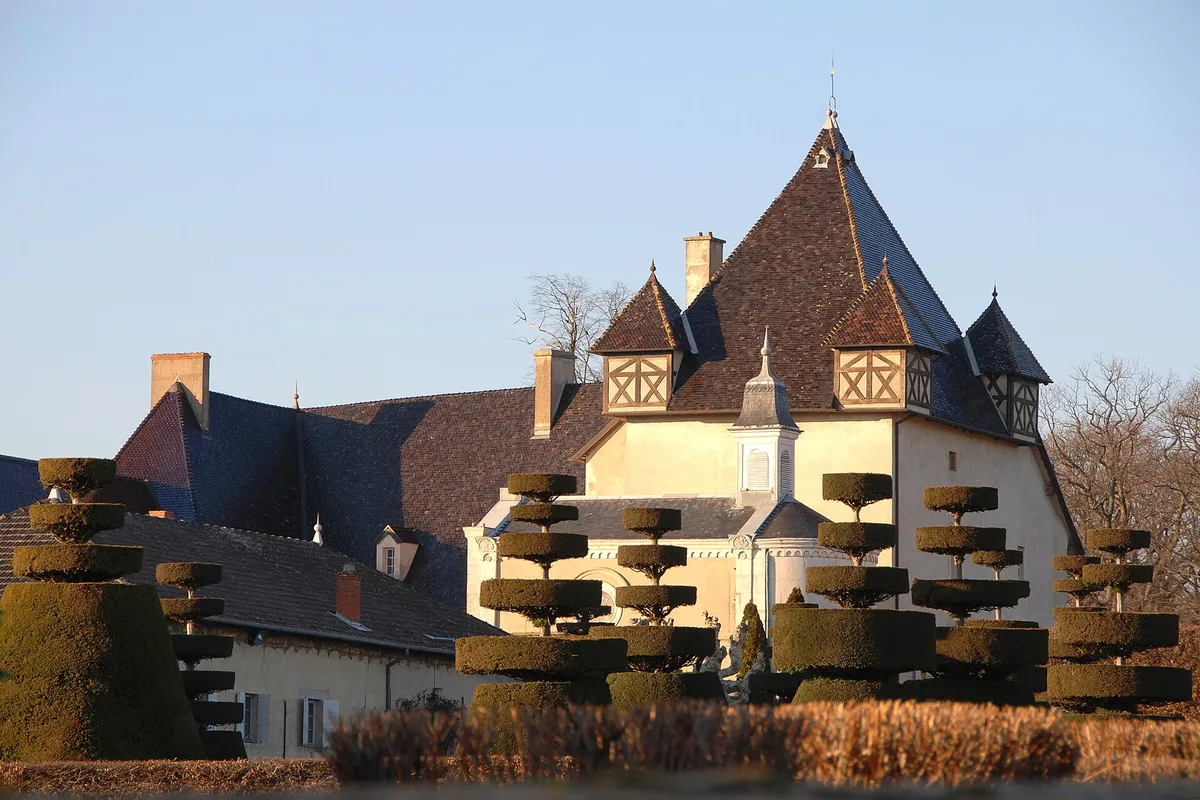 Château de Pizay et ses jardins à la française, en Beaujolais