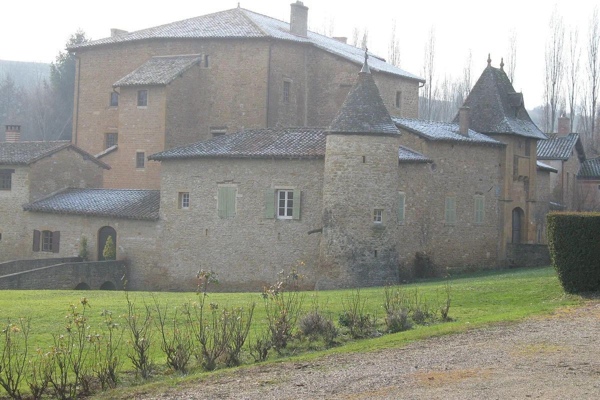 Château du Sou à Lacenas, façade et tours