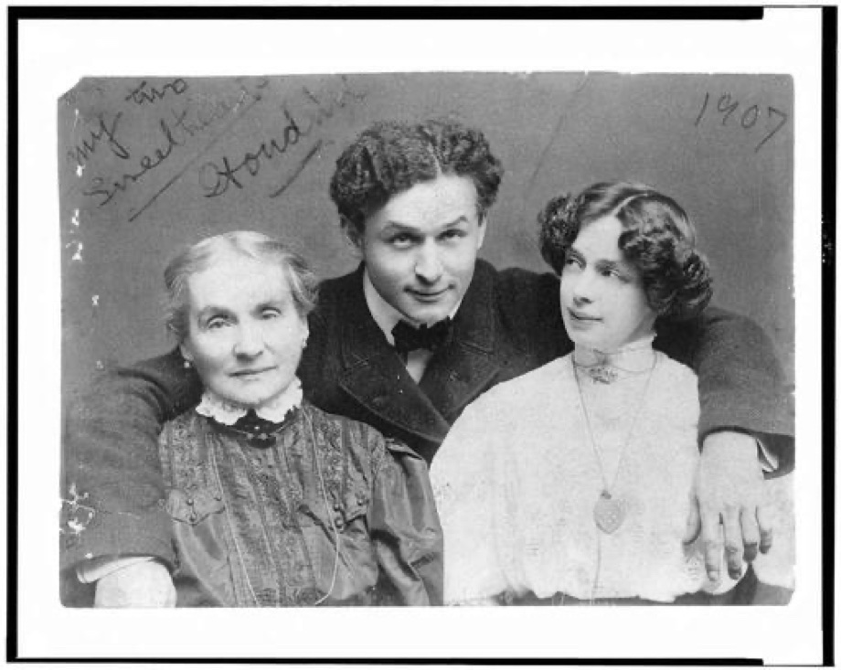Harry Houdini avec sa femme Bess et sa mère Cecilia