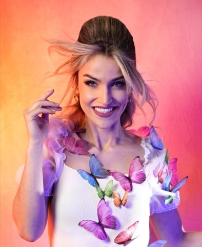 Léa Kyle, magicienne transformiste française, spécialiste du quick change