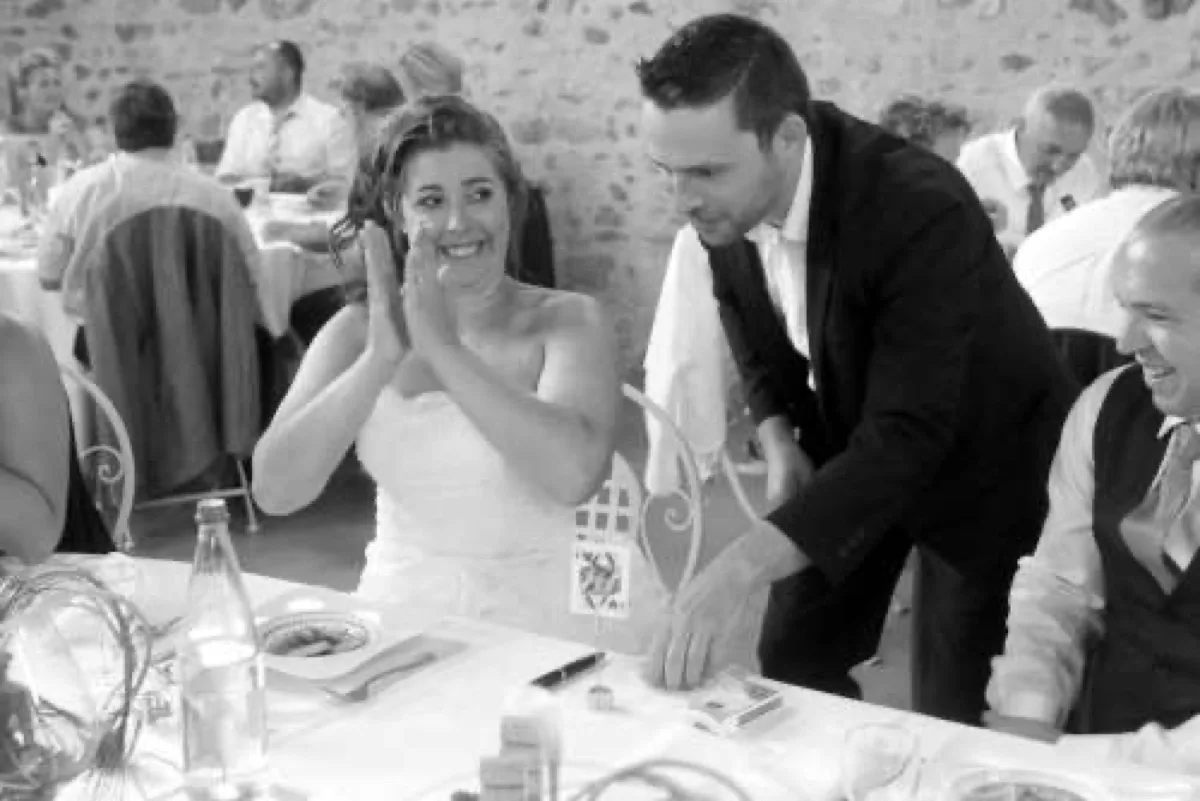 Magicien en close-up lors d'un mariage à Paris