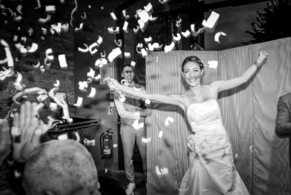Apparition surprise pendant un mariage, la mariée au centre de l'effet