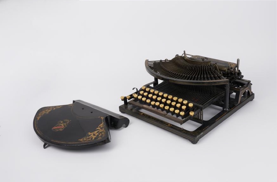 La machine à écrire inventée par Maskelyne, vers 1890